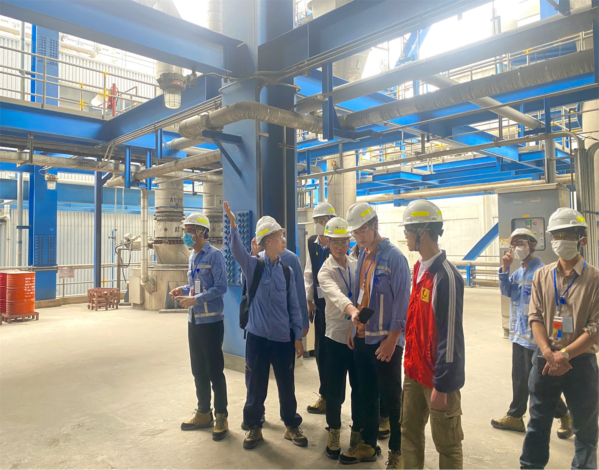 Sinh viên Khoa Điện tham gia khóa trải nghiệm tại Công ty Nhiệt điện Mông Dương 2