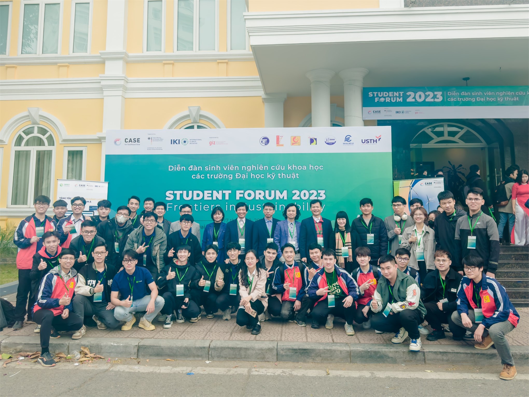 Sinh viên Khoa Điện tham dự Diễn đàn sinh viên nghien cứu khoa học các trường Đại học Kỹ thuật năm 2023 (SF23)
