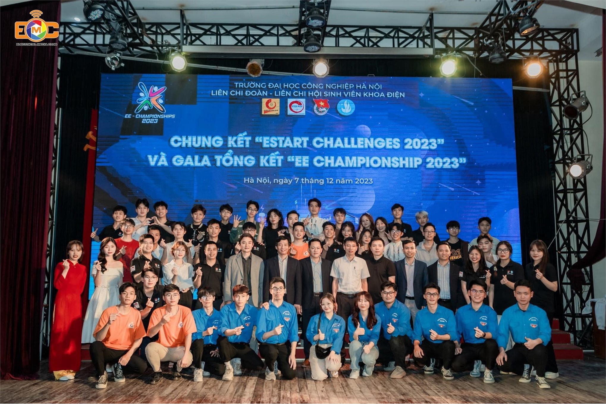 Sinh viên Trịnh Thị Minh Thư, Bí thư Chi đoàn lớp ĐH Điện 3 - K16 – tham dự Đại hội đại biểu toàn quốc Hội sinh viên Việt Nam lần thứ XI