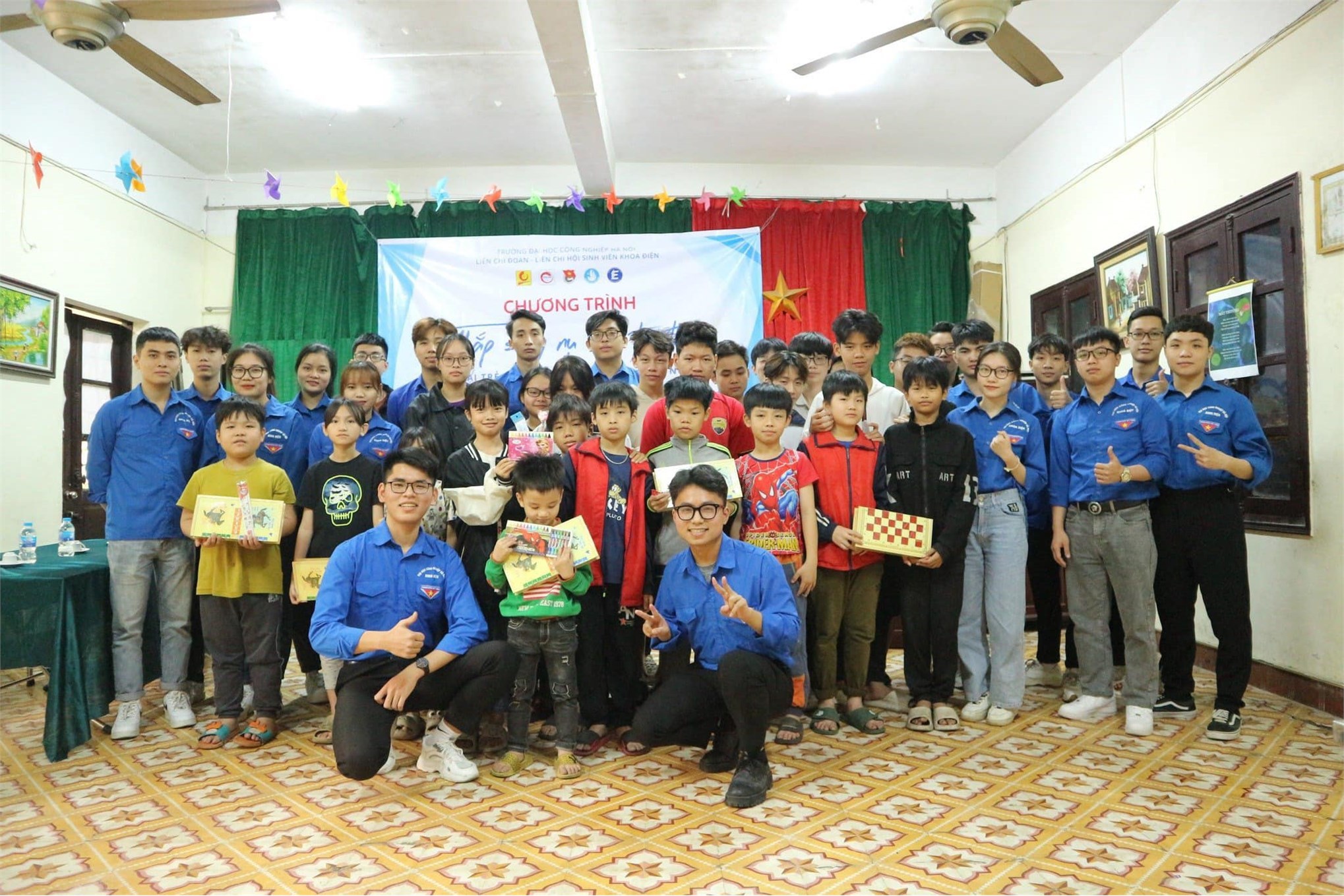 Sinh viên Trịnh Thị Minh Thư, Bí thư Chi đoàn lớp ĐH Điện 3 - K16 – tham dự Đại hội đại biểu toàn quốc Hội sinh viên Việt Nam lần thứ XI
