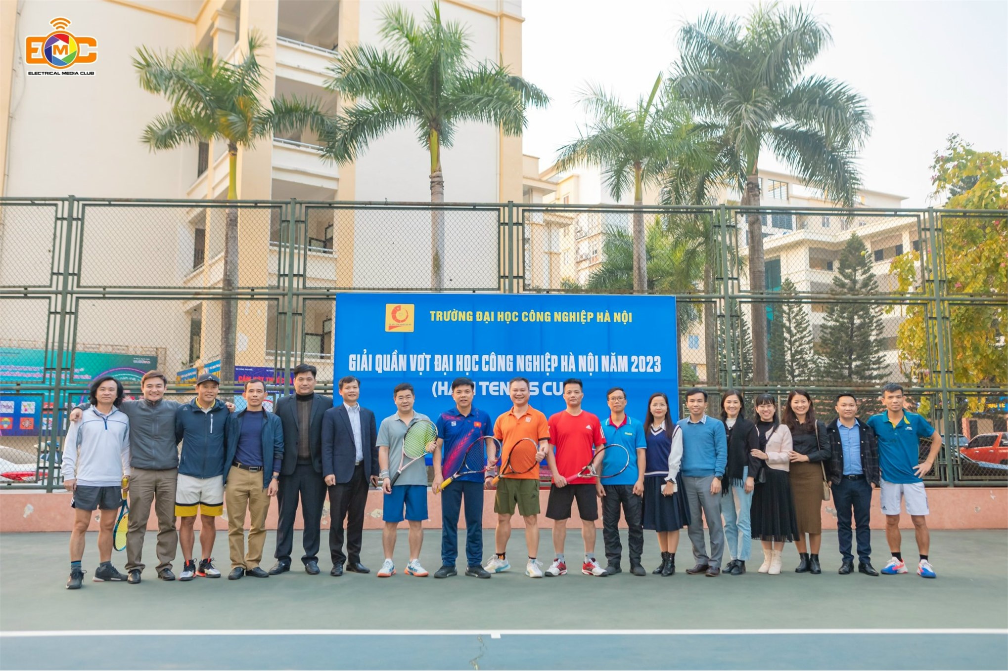 Các Vận động viên Khoa ĐIện tham dự Giải Quần vợt Đại học Công nghiệp Hà Nội năm 2023