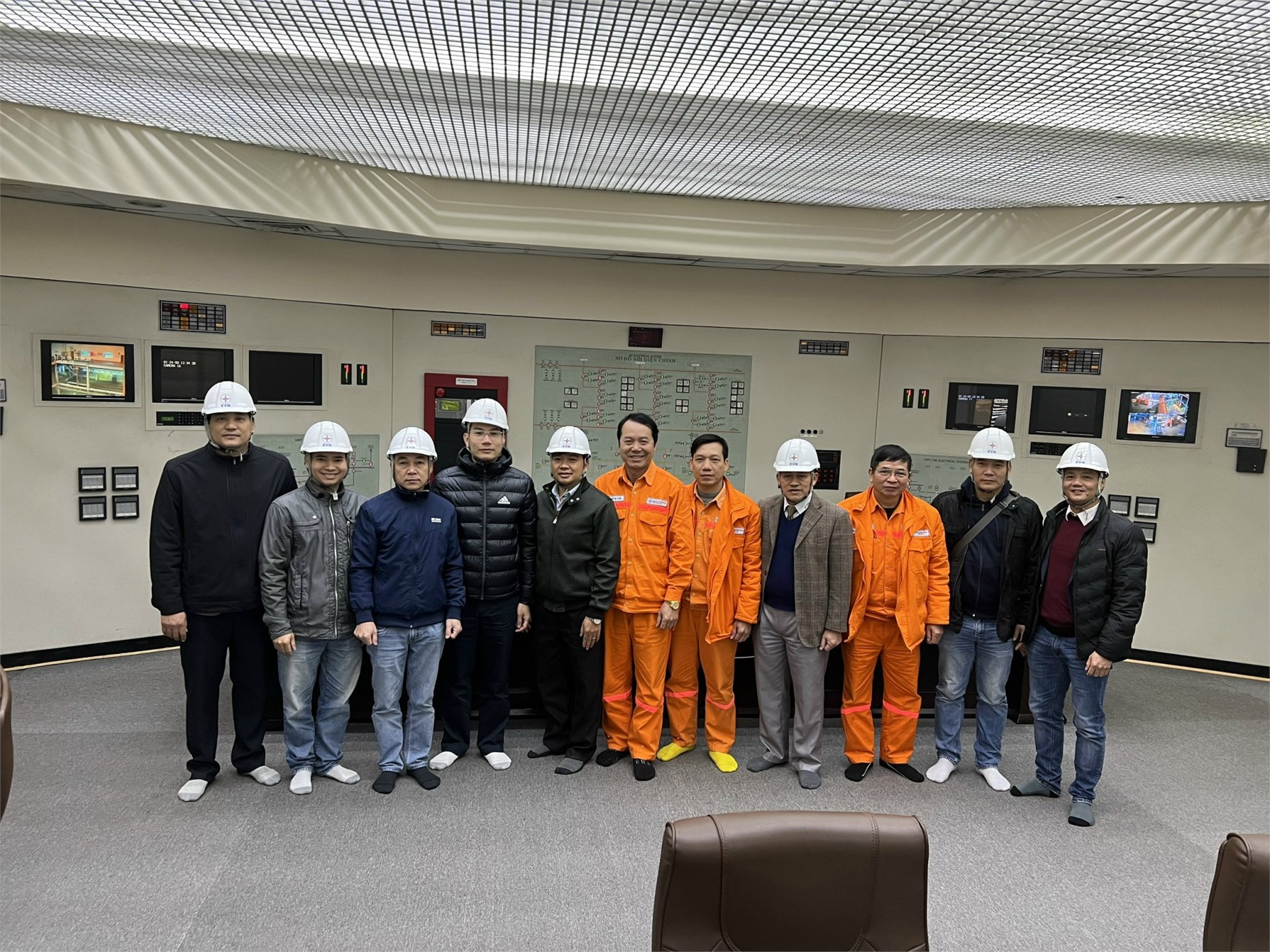 Đoàn công tác của Khoa Điện thăm và làm việc tại Công ty cổ phần Nhiệt điện Phả Lại